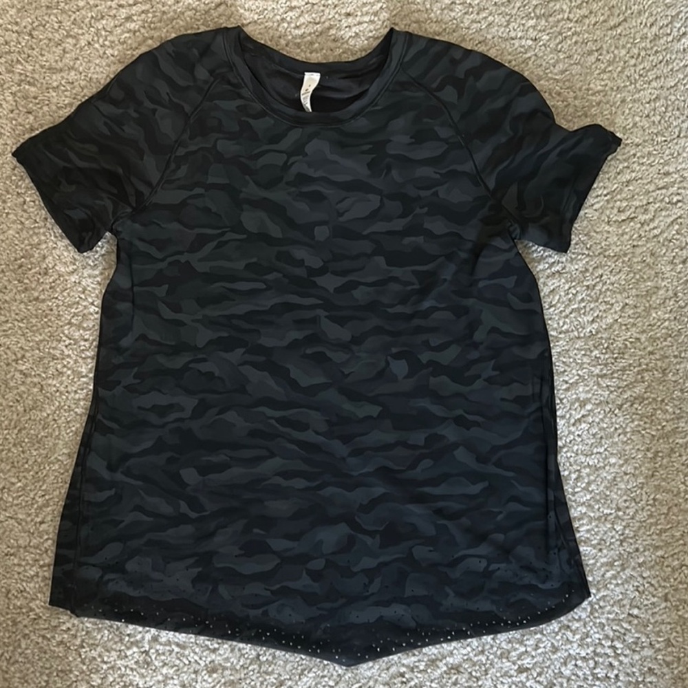 lulu lemon camo tshirt